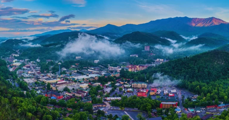 DSCR Loans Near Dollywood: Investor Financing for Dollywood-Area Cabins, DreamMore Resort Corridor, Splash Country & Smoky Mountain STR