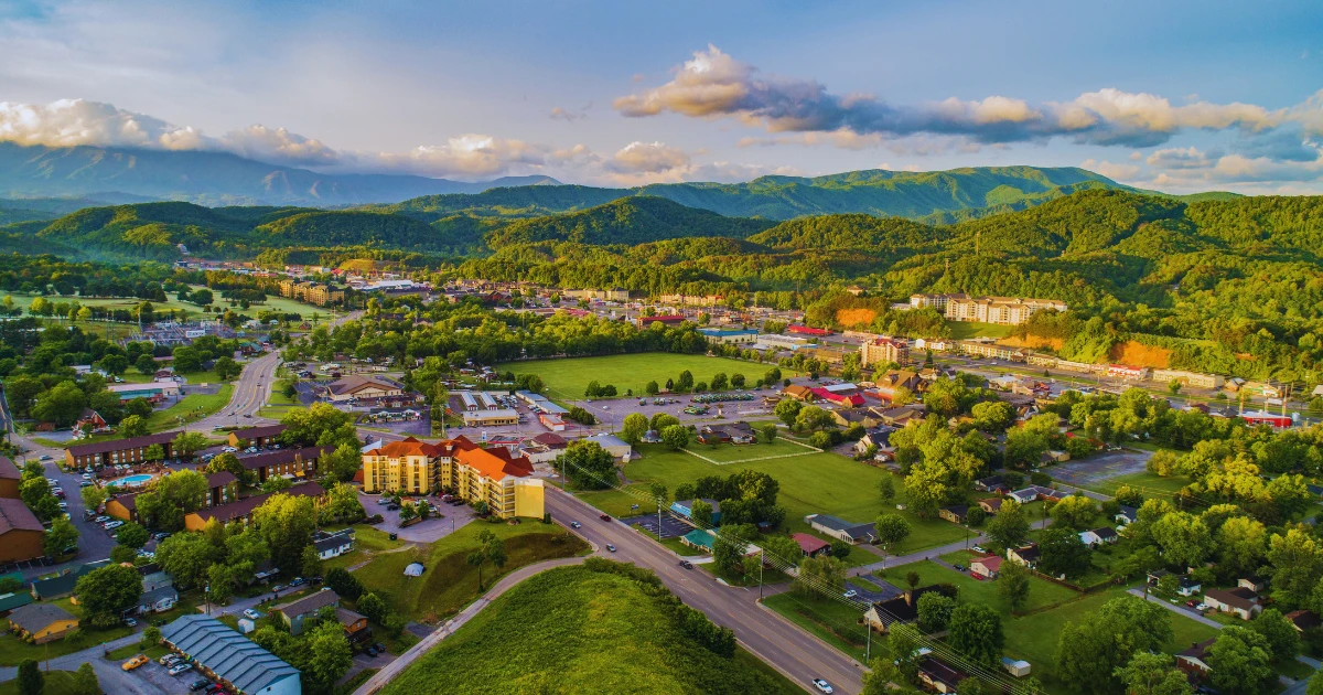 DSCR Loans Sevierville & Wears Valley: Investor Financing for Smoky Mountain Cabins, Douglas Lake, Townsend & Real Estate Investors