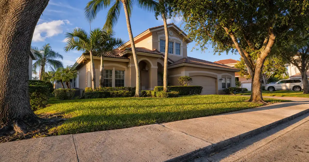 Pembroke Pines, Florida bank statement loans — qualify on twelve months of deposits, not tax returns.