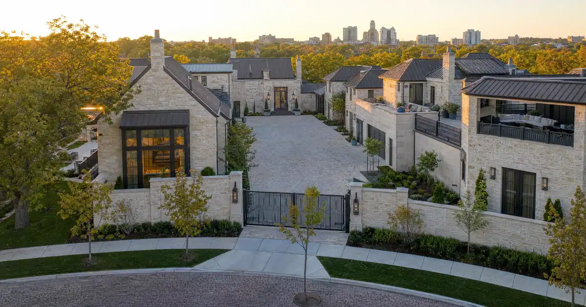 Super jumbo DSCR loans in Elgin, Illinois