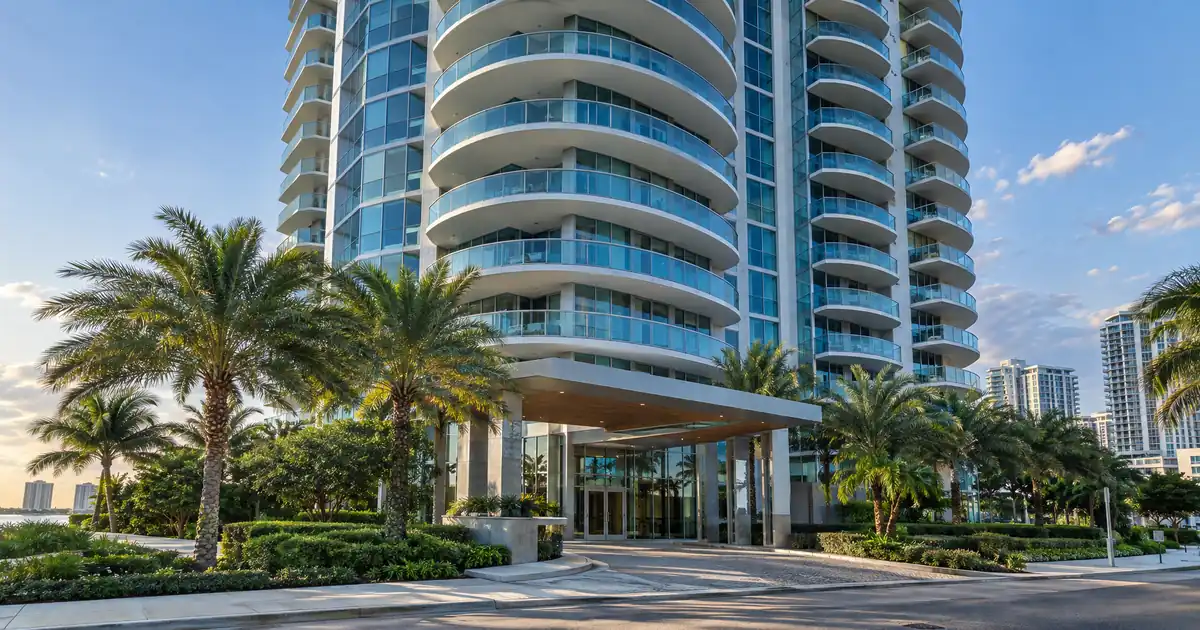 Can A Trust Finance A Condotel With A Super Jumbo Bank Statement Loan?