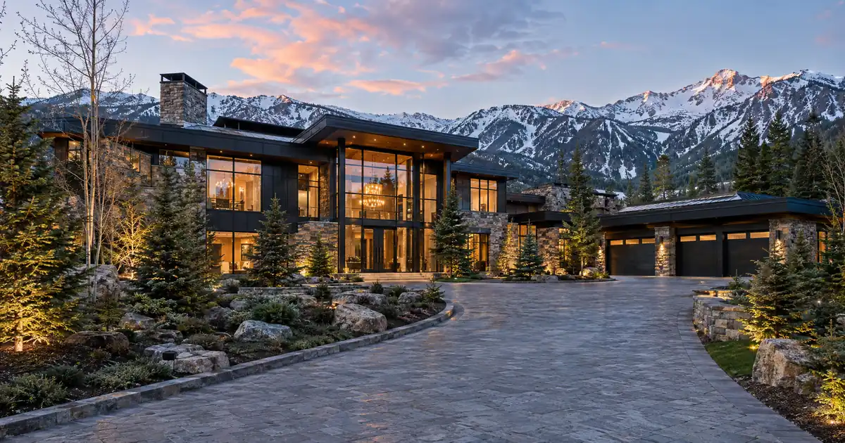 Platform History Vs Long-term Lease As DSCR Income For Luxury Rentals