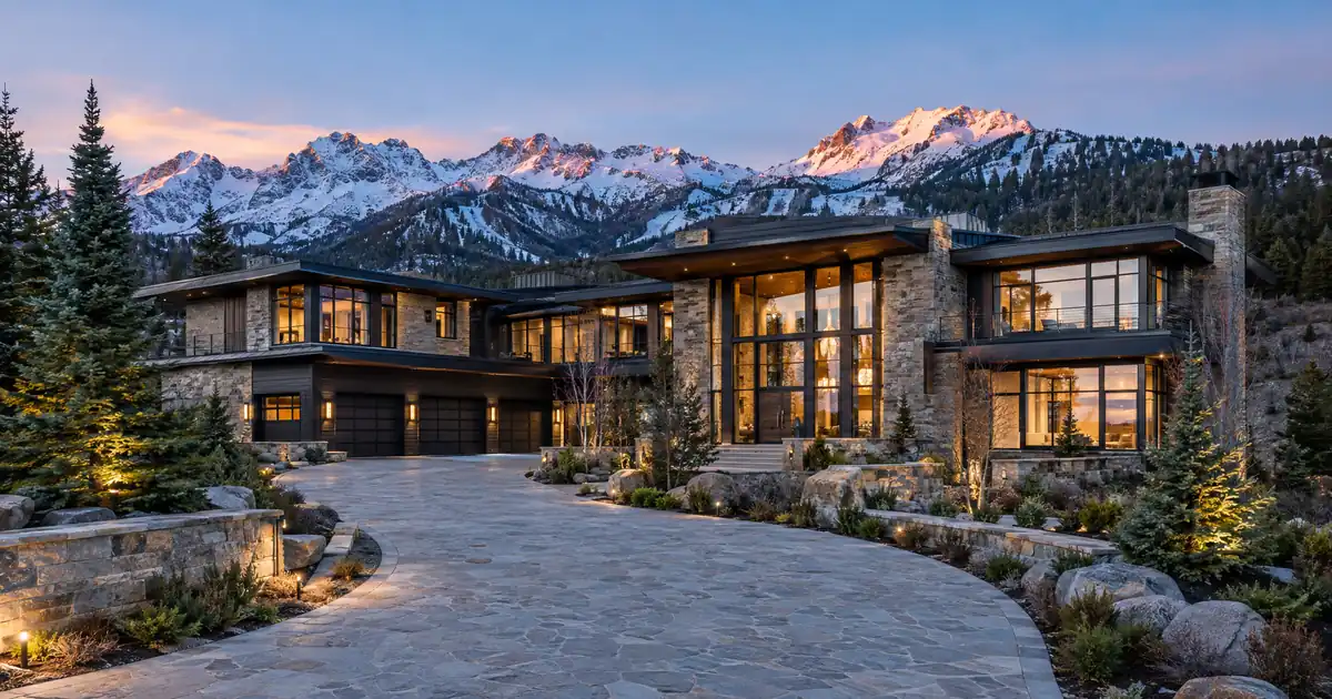 Booking History Vs Rent Analysis For A Luxury Rental Operator