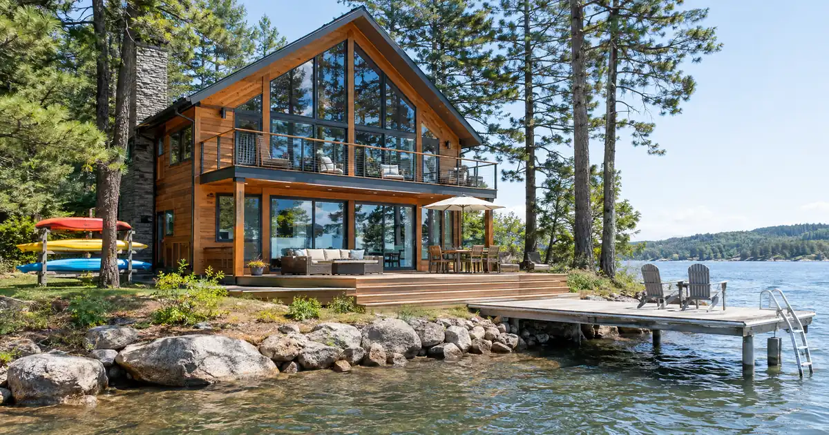 How A DSCR Lender Averages A Lake House's Seasonal Rental Income?