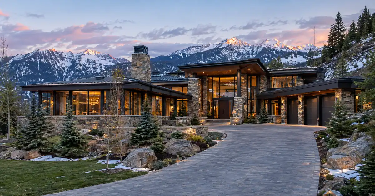 How To Refinance A Jumbo DSCR Loan After Transferring Title To An LLC