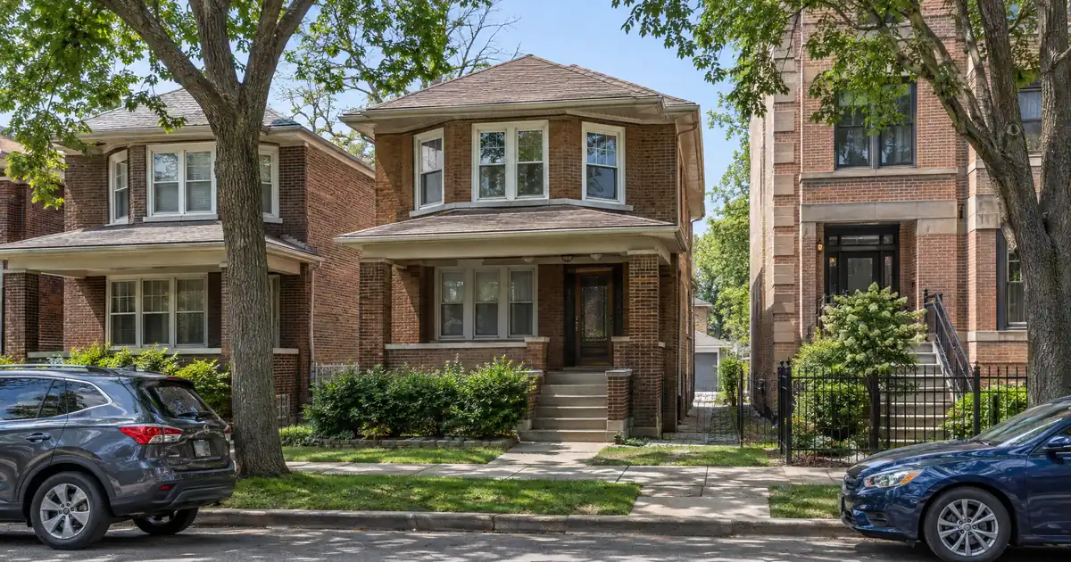 Cash Out Refinance Investment Property in Chicago, Illinois: What Qualifying Takes on a Two-Flat