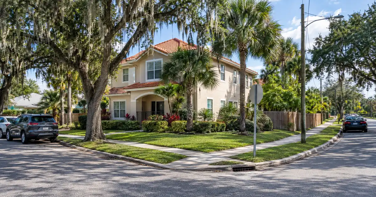 DSCR Cash Out Refinance in Kissimmee, Florida: Equity Extraction From Buenaventura Lakes Rentals