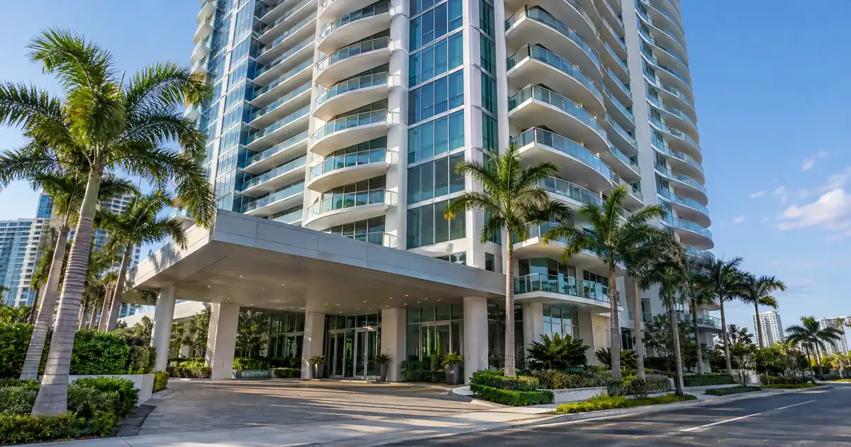 How A P&L Loan Treats Condo And Condotel Eligibility?