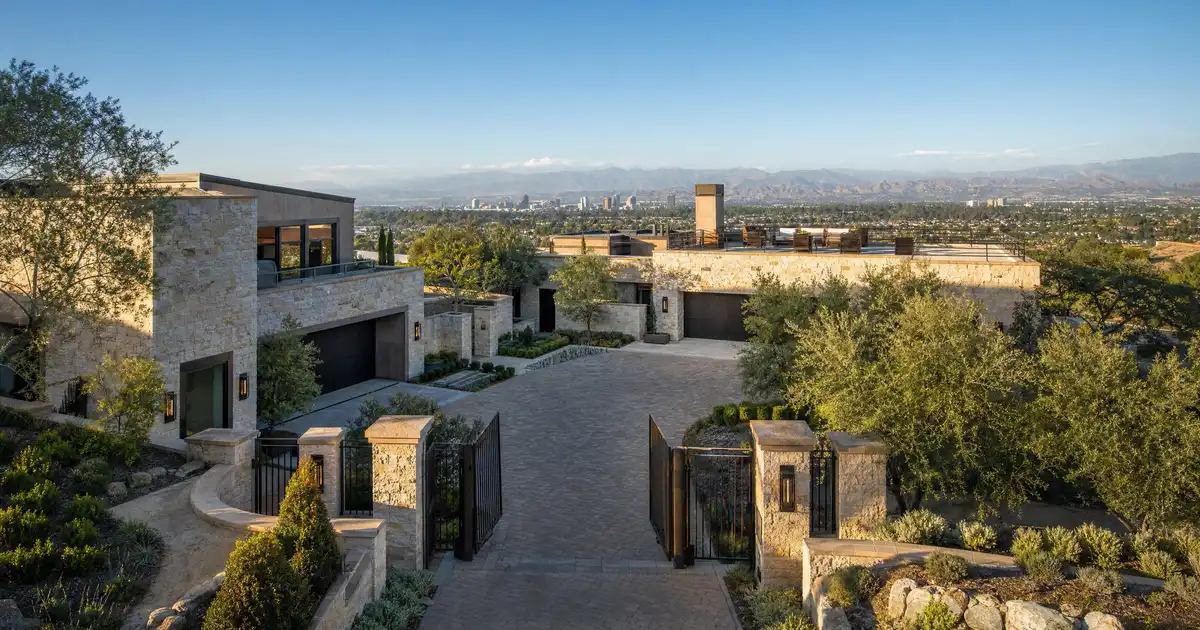 Super jumbo DSCR loans in Jurupa Valley, California