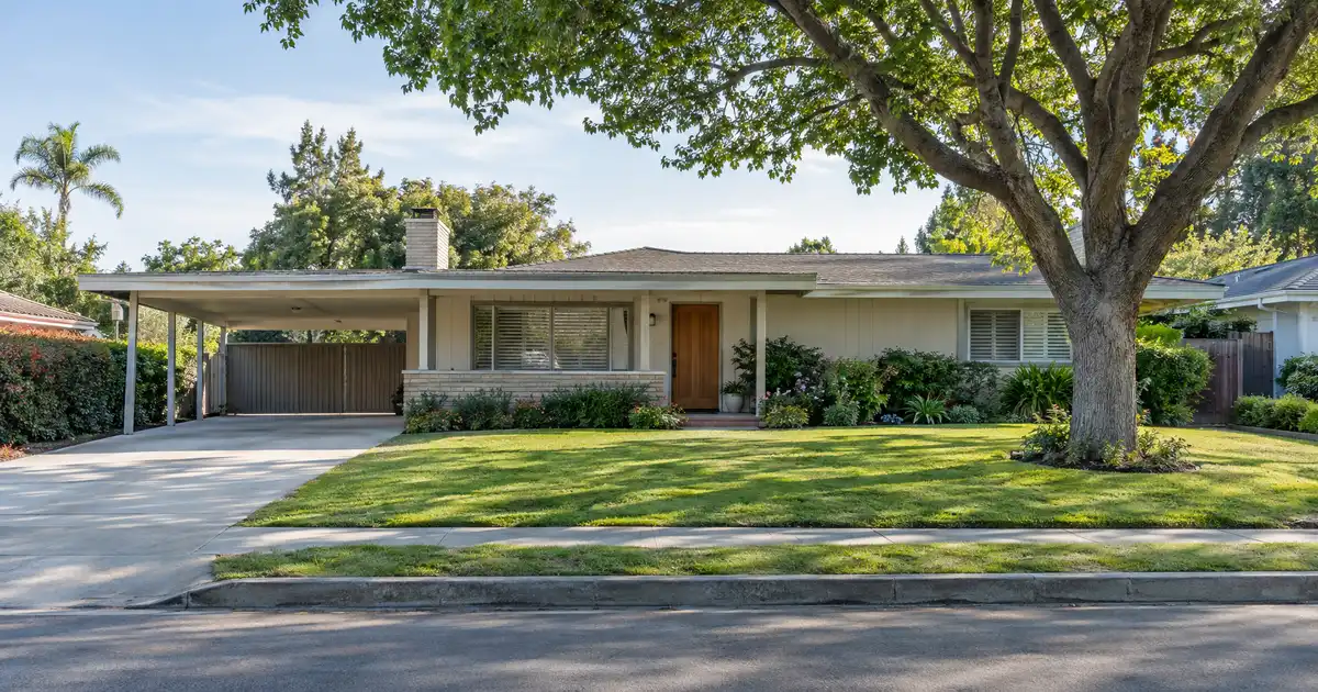 Conventional loans in Costa Mesa, California — conforming mortgage with a low down payment