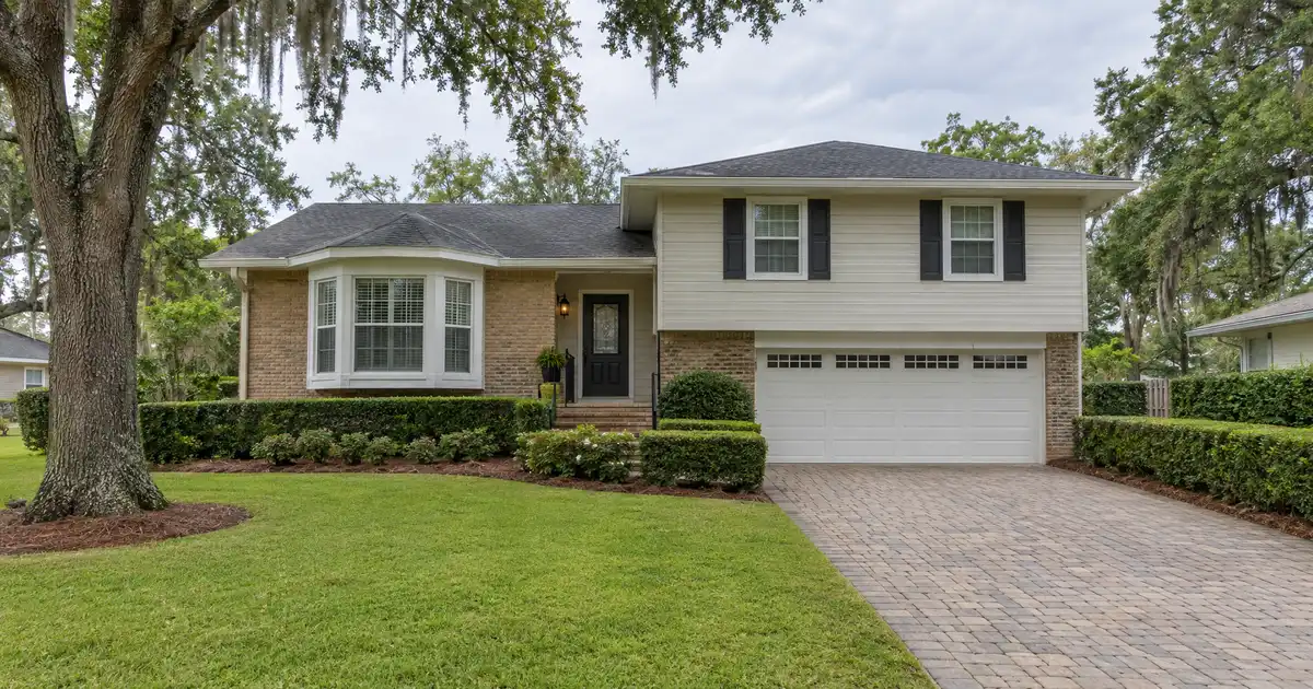 Conventional loans in DeLand, Florida — conforming mortgage with a low down payment