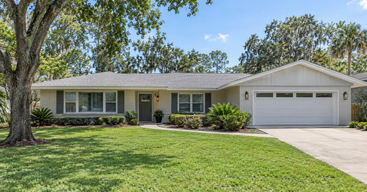 Mortgage refinance in DeLand, Florida — a better loan on the same home