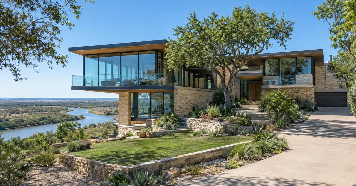 Jumbo cash-out refinance in Eagle Pass, Texas — equity above the conforming limit into cash