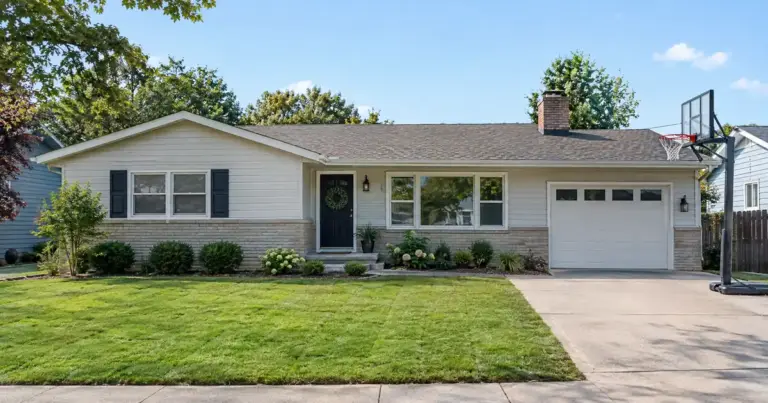 Do You Have to Pay for Title Insurance on a Cash-Out Refinance?
