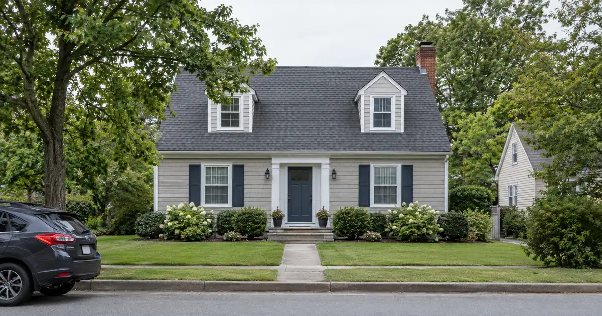 How to Handle Leased Solar Panels Before a Bank Statement HELOC