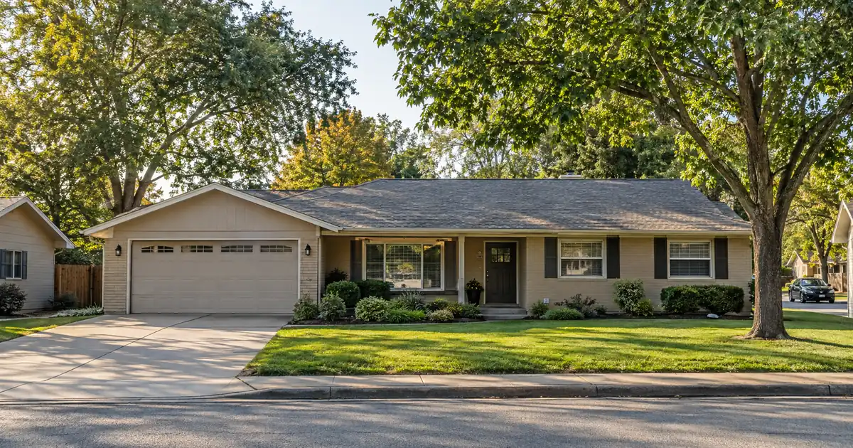 Home Equity Loan vs HELOC Fee and Payment Structure for Debt Payoff