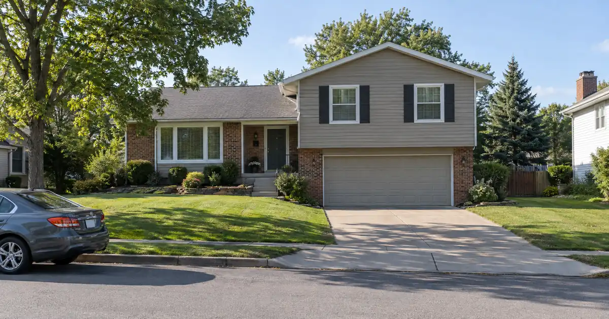 Second-Lien HELOC vs Cash-Out Refi for Homeowners Keeping a Low First