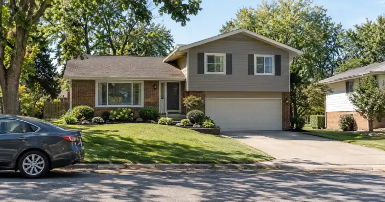 Should a Debt Consolidator Choose a Home Equity Loan Over a HELOC?