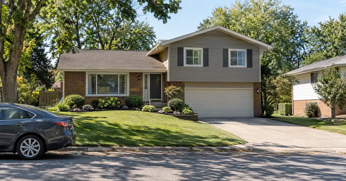 Should a Debt Consolidator Choose a Home Equity Loan Over a HELOC?