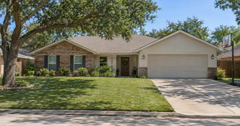 How Much the Funding Fee Costs on a VA Cash-Out for a Texas Homestead