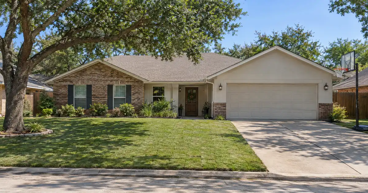 How Much the Funding Fee Costs on a VA Cash-Out for a Texas Homestead
