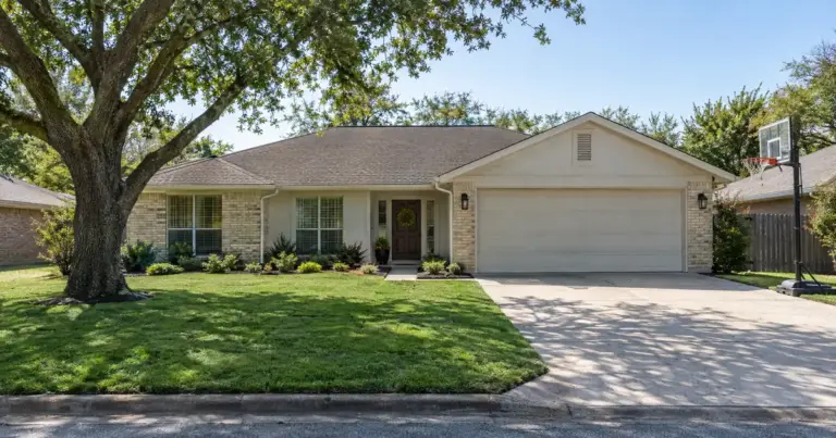 How Much FHA Cash-Out Costs vs Conventional on a Texas Homestead