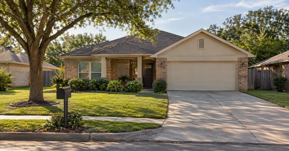 Is VA Cash-Out Better Than Conventional on a Texas Homestead?