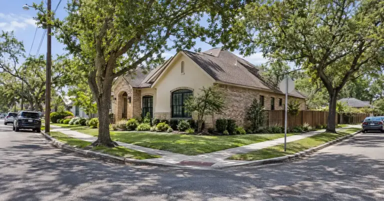 How Much a Texas Homestead Refinance vs HELOC Costs After a Cash-Out