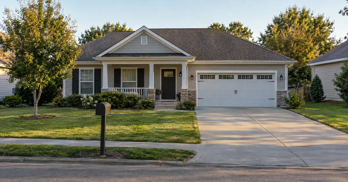Does a Late Payment Block an FHA Cash-Out With Thin Credit?