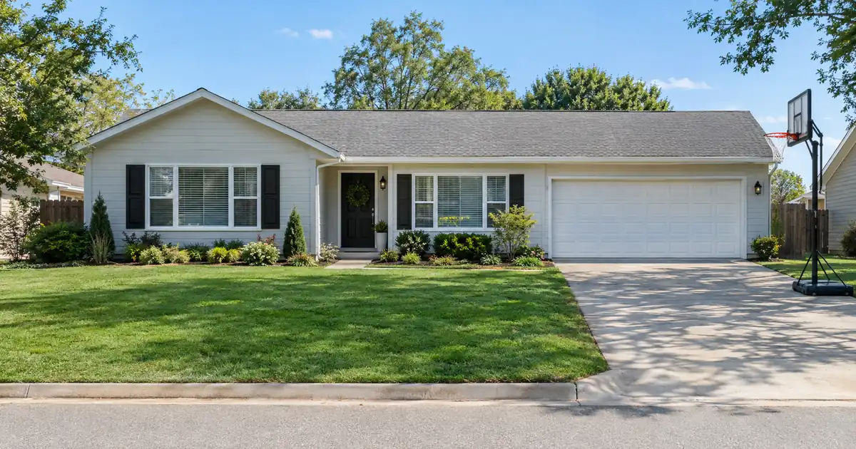 Can a Veteran With a VA Loan Use a VA Cash-Out for a Family Loan?