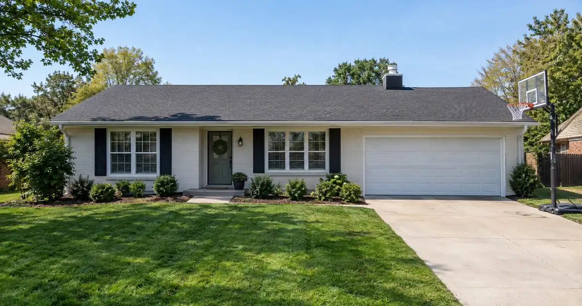 VA Cash-Out Refinance Requirements for a Home With Leased Solar Panels