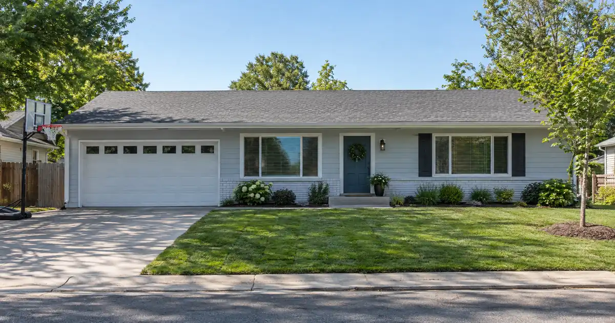 Conventional Cash-Out Refinance Signing Rules With a Spouse Out of State