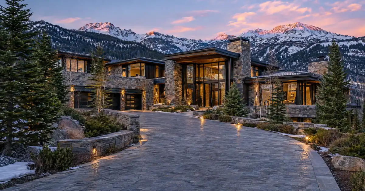 Can You Get a Jumbo Cash-Out on a Rural Home With Acreage?