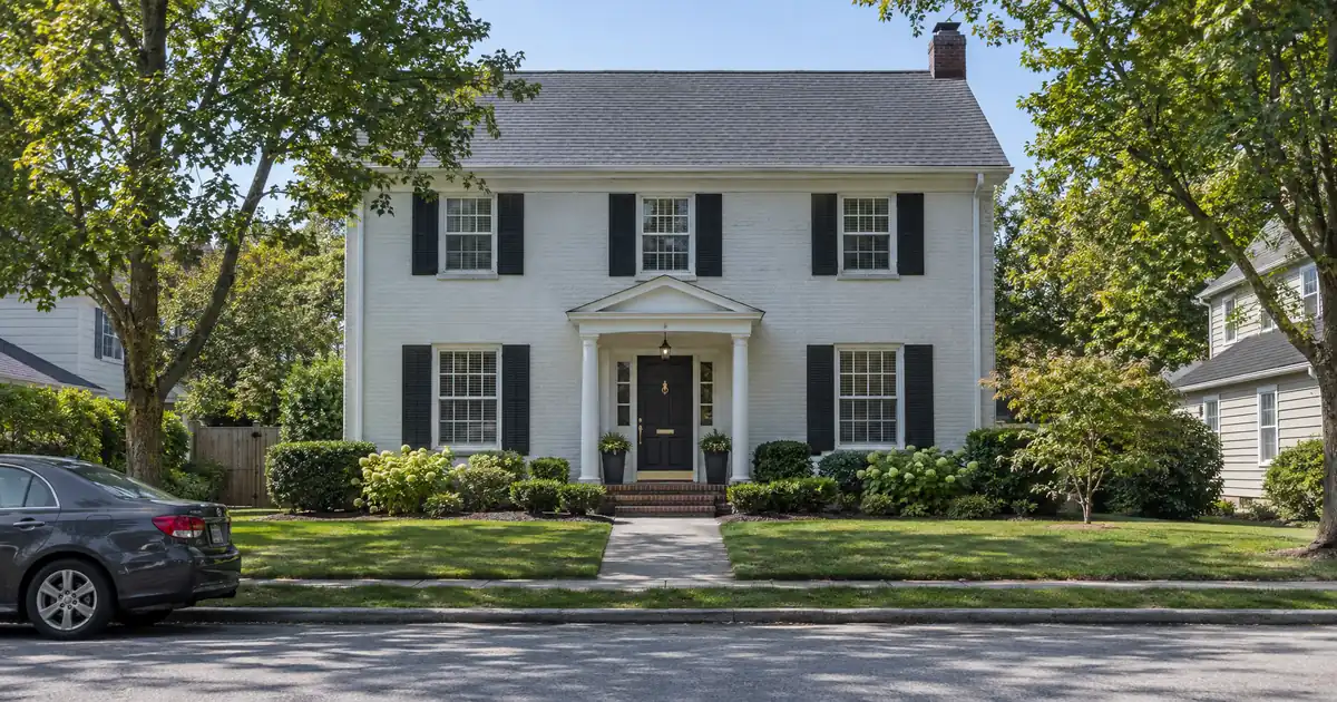 Should a Landlord Use a No-Ratio DSCR Loan or a Cash-Out Refinance?