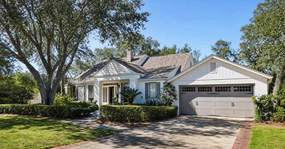 Cash-out refinance in Fort Walton Beach, Florida — home equity into cash