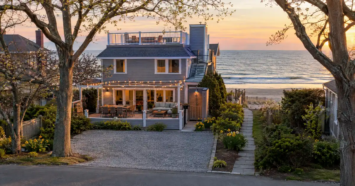 How Short-Term Rental Loans Work for Buyers Choosing Their First Airbnb Loan