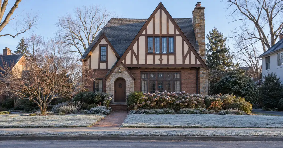 Does Commission Plus Base Salary Qualify for a Mortgage?