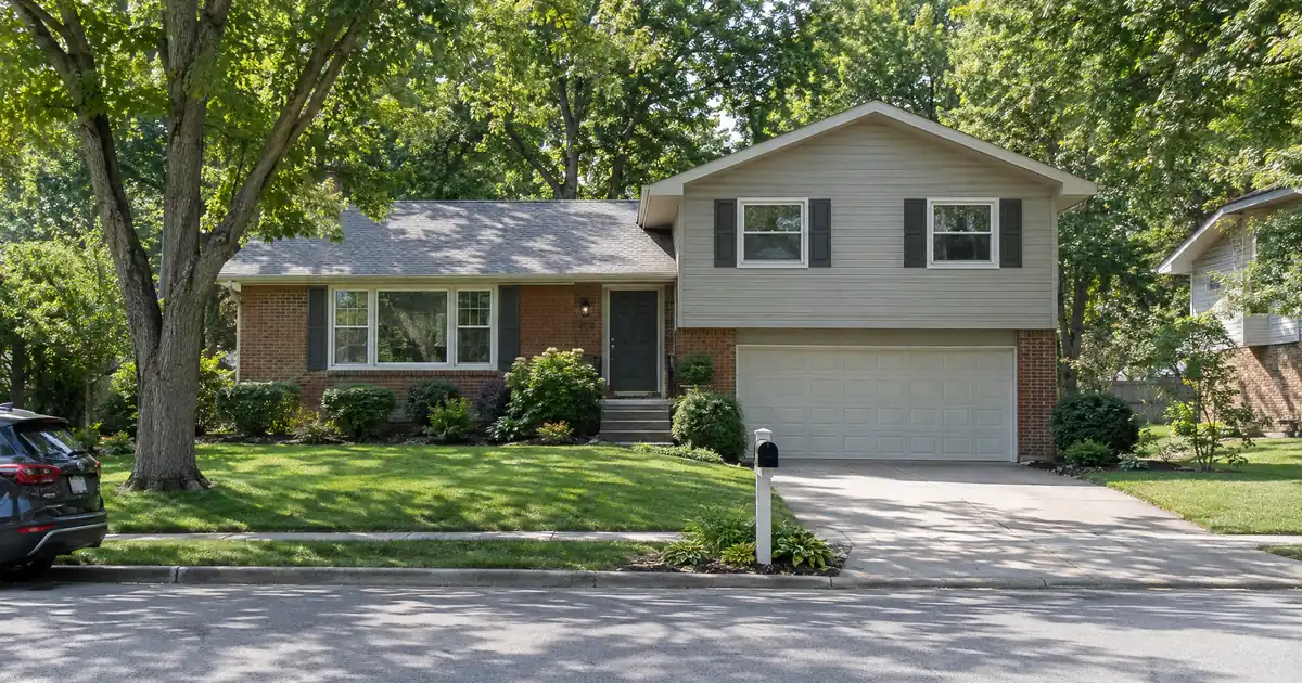 Do Distributions or Retained Earnings Count on a Bank Statement Mortgage?