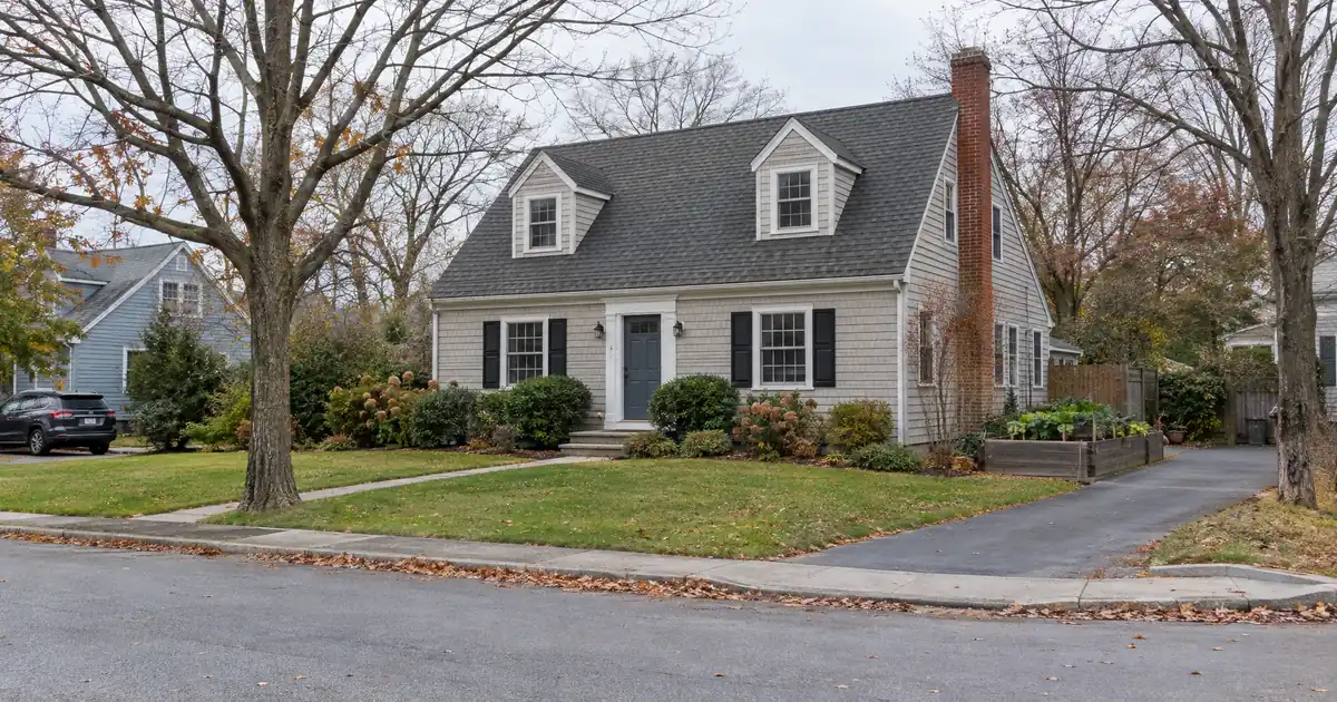 Does a Realtor With Large Expenses Need a Bank Statement Loan?