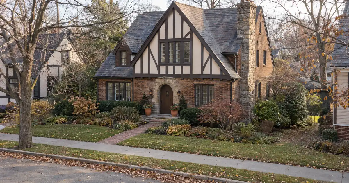 How a Home Builder Qualifies on Business and Personal Bank Statements