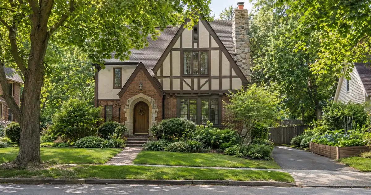 Should a Realtor Use Bank Statements After a Down Commission Year?