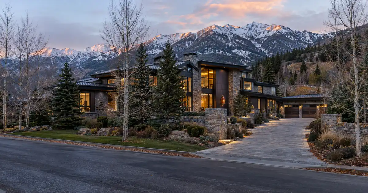 How Jumbo Loan Reserves and Occupancy Rules Work for a Second-Home Buyer
