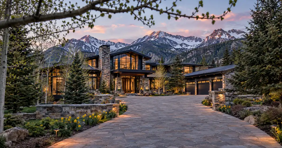 How to Qualify for a Jumbo Loan on a Second Home With Less Down