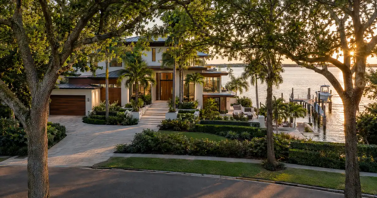 How Jumbo Loan Appraisal Rules Work for a W-2 Buyer of a Luxury Home