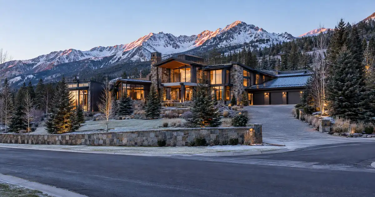 How Two Appraisals Stretch a Jumbo Loan Timeline on a High-Value Home