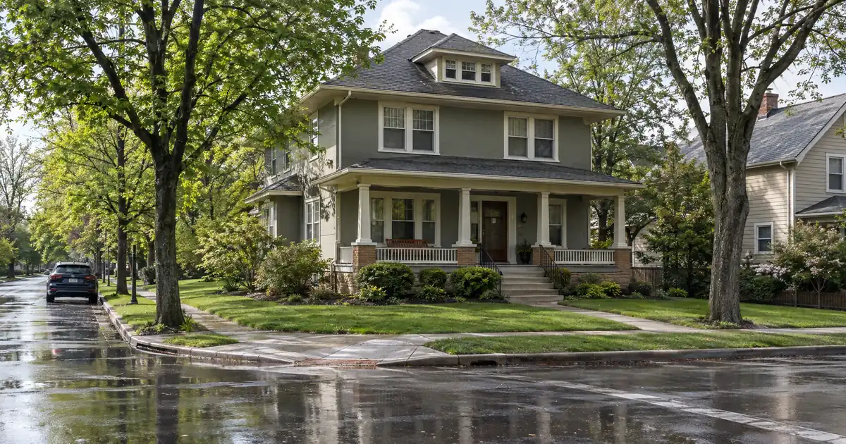Does a Spouse's Lower Credit Score Sink a Bank Statement Loan?