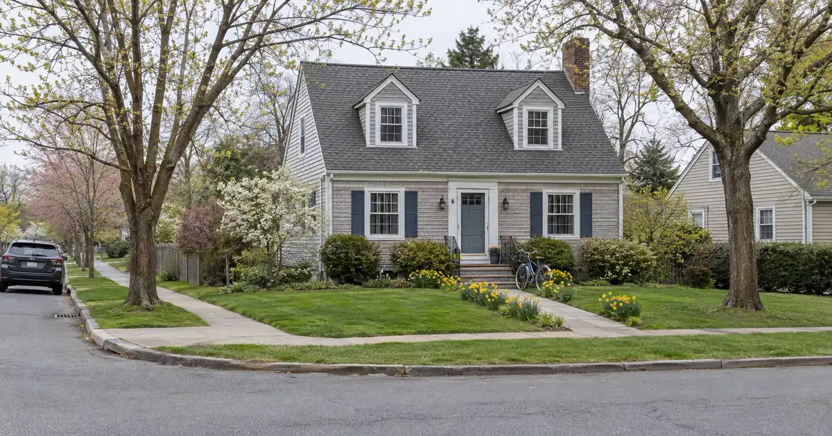 How to Meet Bank Statement Loan Credit Requirements for a Couple With One Earner