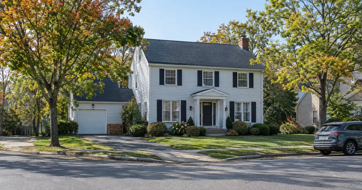 Should a Portfolio Landlord Use a DSCR Refi Over Conventional?