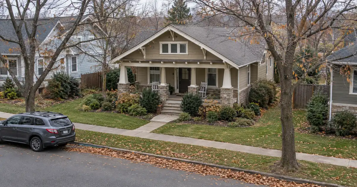 How a Contractor Can Present Multiple Accounts on a Bank Statement Loan