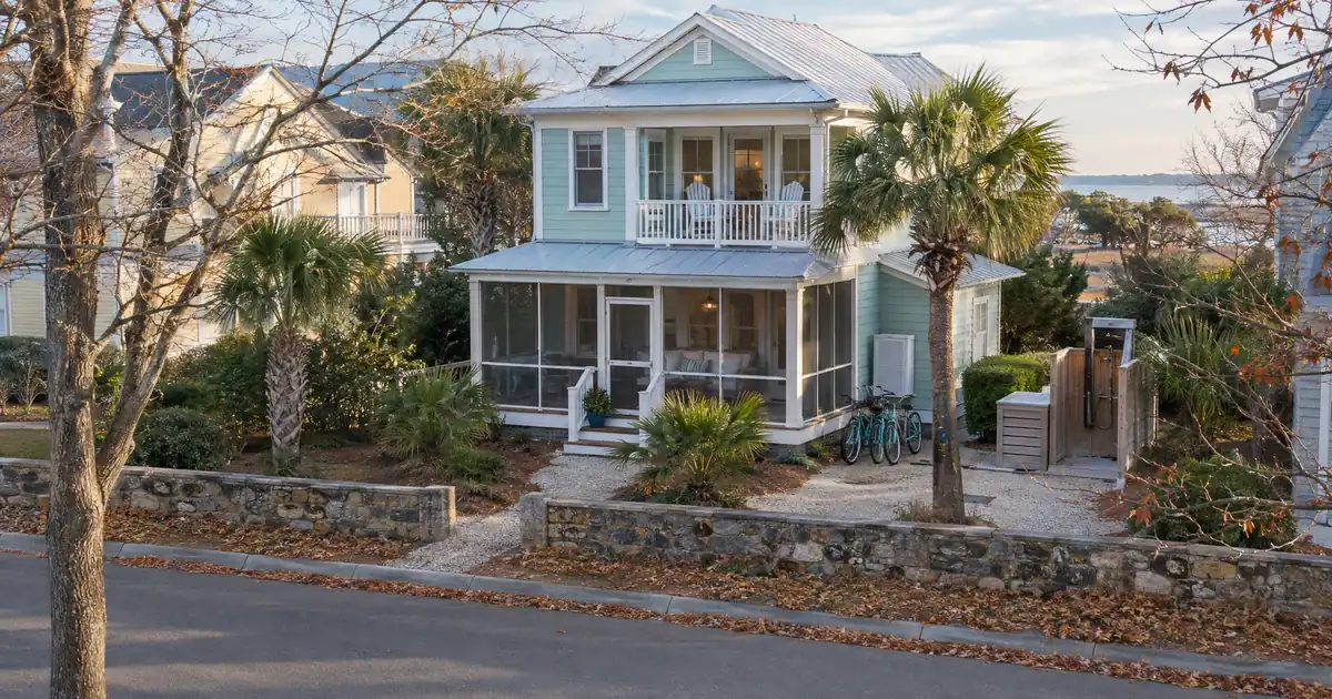 How to Qualify for a Short-Term Rental DSCR Loan When the Seller Is Distressed